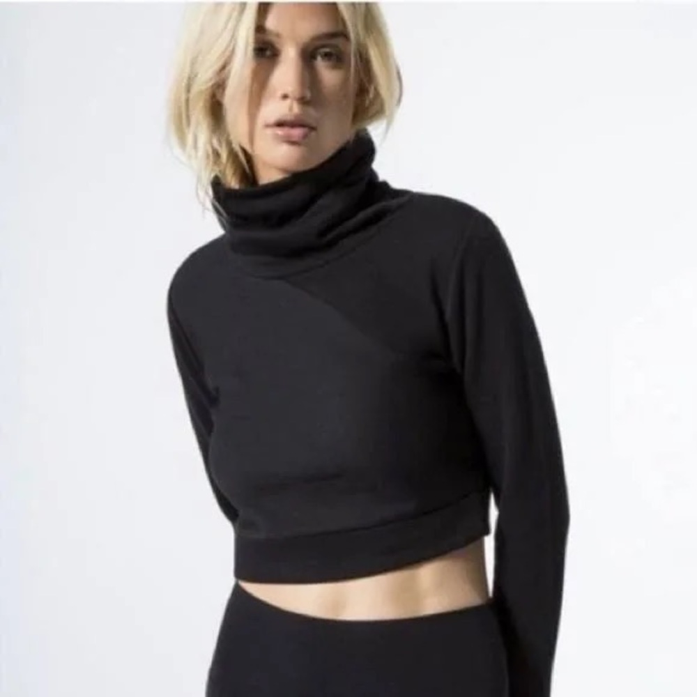 Alo Yoga - Soleil Long Sleeve Sweatshirt Top - Black - XS